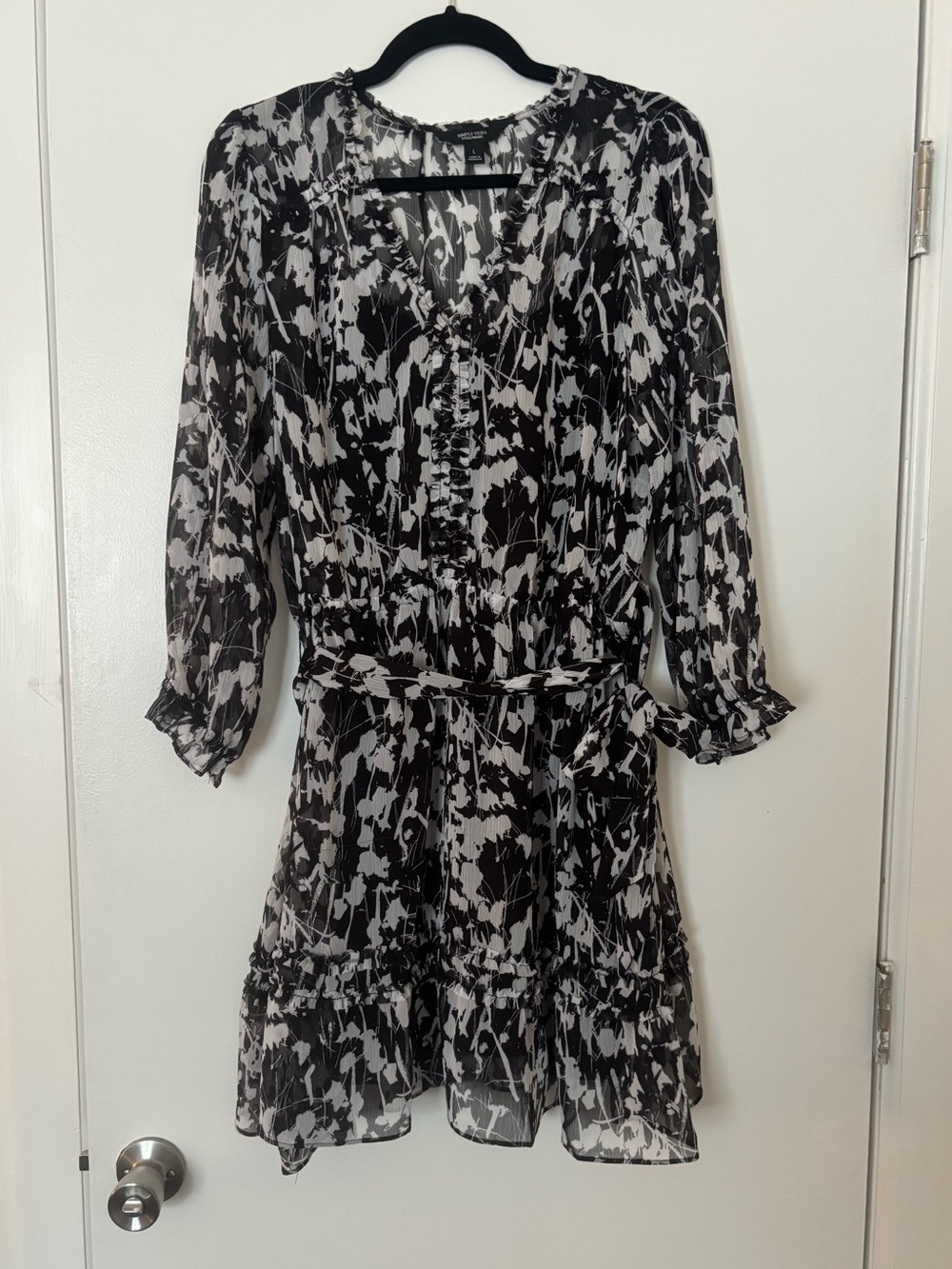 Simply Vera Vera Wang Black & White Floral Chiffon Dress with Belt size L